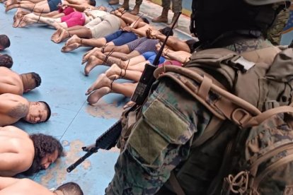 La intervención en la Regional. En la imagen se observa a alias Fito (barba).