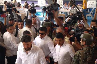 Los ‘ángeles’ de Topic eran comandados por una persona con pinta extranjera. El man estaba ‘mosca’, junto a su equipo.