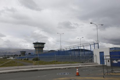 Vista de la entrada principal de la cárcel de Latacunga. Archivo EXTRA.