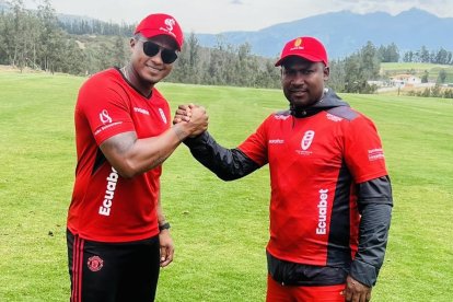 Toño Valencia junto a su hermano Éder, quien es el DT de AV25.