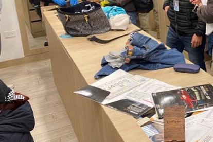 La Policía realizó tres allanamientos en el norte de Quito.