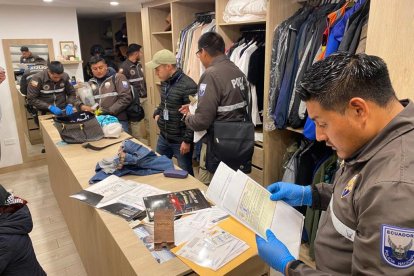 La Policía realizó tres allanamientos en el norte de Quito.