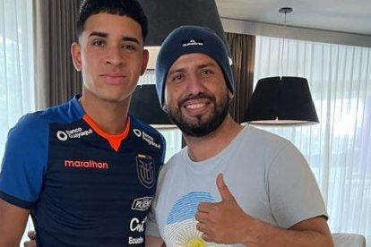 Jackson Jaramillo (d) conoció a Kendry Páez, durante el Mundial sub-20 que se dio en Argentina, en mayo de 2023.