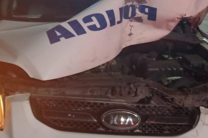 Así quedó el auto de la Policía tras la persecución.