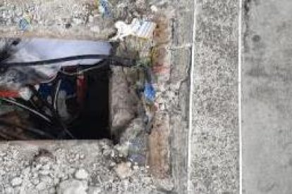 Los cables de alimentación eléctrica de los semáforos han sido cortados y sustraídos.