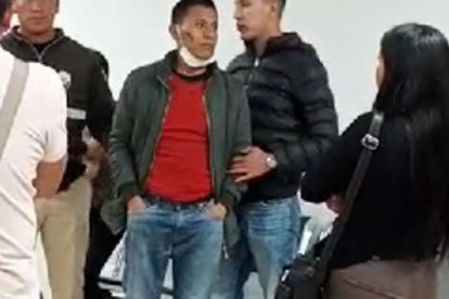 Johnny Caiza (rojo) vivía solo en un cuarto, en donde habría desmembrado a Letty Cando.