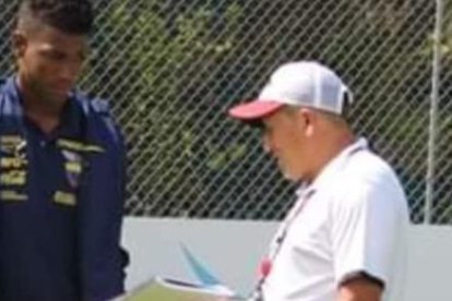 Daniel Peña el entrenador que descubrió a Félix Torres en Esmeraldas.