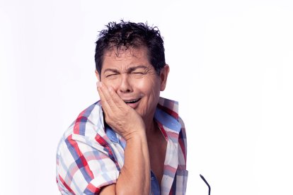 Oswaldo Segura ​es un actor de teatro, histrión y presentador,  conocido por interpretar a Felipe Vera en la serie Mis Adorables Entenados.