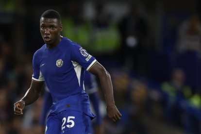 Moisés Caicedo fue titular en el triunfo que el Chelsea alcanzó frente al Brighton, en la Copa de la Liga de Inglaterra.