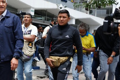 Patricio Carrillo dio declaraciones luego de entregar su dispositivo.