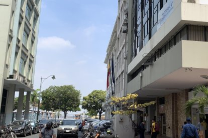 Parqueadero entre las calles Elizalde y 9 de Octubre.