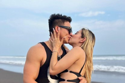 Don Day
con Elizabeth tienen dos años de relación.