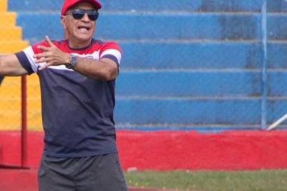 Octavio Zambrano dirigió al FAS  de El Salvador hasta abril de 2023.