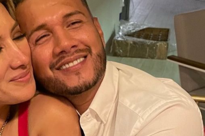 Samara Solanda Saltos Rivera junto a Jorge Luis Zambrano González.