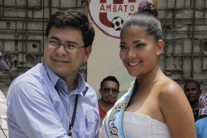 Héctor Reyna con Verónica ‘la China’ Suárez durante un evento en la Penitenciaría del Litoral.