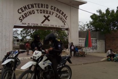 En la mañana del 2 de noviembre se pudo divisar gendarmes en los exteriores del cementerio de Playas.