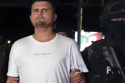 Comandos del Grupo de Operaciones Especiales (GOE) se encargaron del traslado del individuo a la frontera.