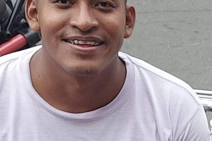 Familiares de Erick Quiñónez acuden cada día a la Fiscalía para conocer cómo avanzan las investigaciones.