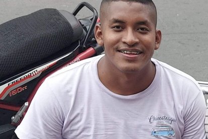 Familiares de Erick Quiñónez acuden cada día a la Fiscalía para conocer cómo avanzan las investigaciones.