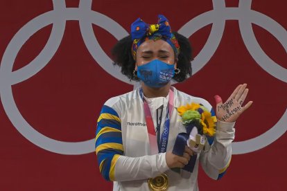 Cuando ganó la medalla de oro en las Olimpiadas rindió un homenaje a su mamá y a su hermano.