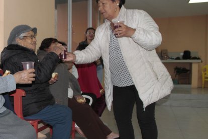 Rosario Puruncajas es la líder de los 60 y piquito. Es una mujer alegre y apreciada.