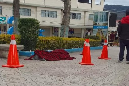 En el pavimento quedó el hombre.