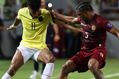 Ecuador se mide con Venezuela.