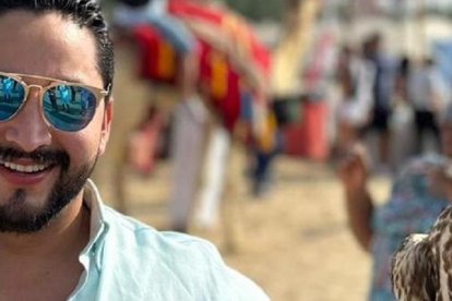 Jerry con el famoso Halcón, símbolo de Catar, donde estuvo en el 2022.