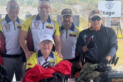 El equipo de ecuatorianos que participa en el torneo de tiro practico en Estados Unidos.