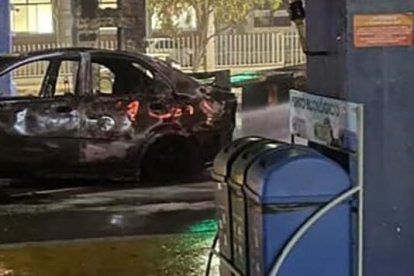 El incidente se presentó justo cuando el taxista estaba abasteciéndose de gasolina.