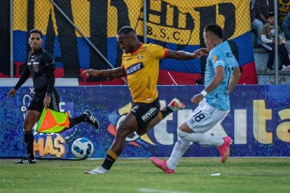 Católica y Barcelona se miden en Latacunga.