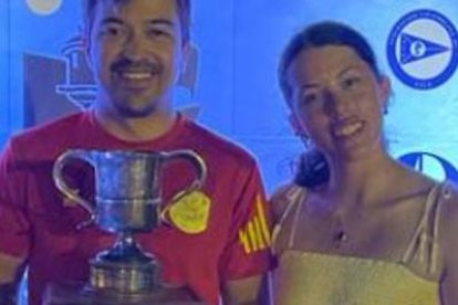 Jonathan Martinetti junto a Moira Padilla y Allison Haon en la premiación mundial.