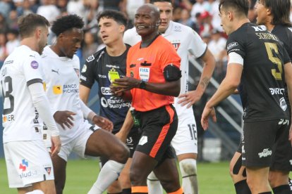 Richard Schunke (d) resaltó que las finales ante Liga de Quito serán complicadas.