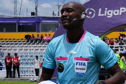 El árbitro Augusto Aragón condujo las acciones en el primer partido de la final de LigaPro 2023