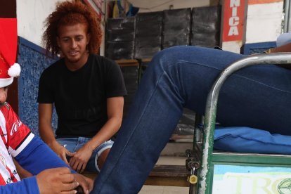 Davis volvió al lugar de siempre, donde su padre trabaja en el centro de Babahoyo.