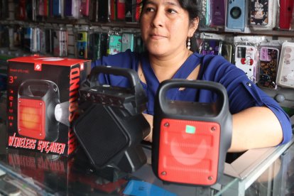 Hay toda clase de regalos, estos parlantes piden $ 10, pero te lo dejan hasta $ 8,50