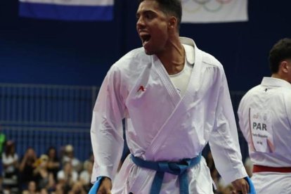 José Acevedo buscará ayudar a los niños con el karate.