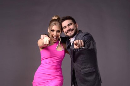 Los presentadores Emiliana Valdez y Carlos Scavone.