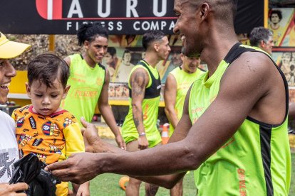 Deivy Franco de risas con Fidel Martínez.