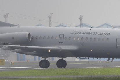 La familia arribó en la aeronave a las 09:30.