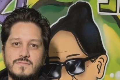 Logan con el pelo corto.