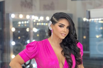 La actriz Paola Faría se animó a hacer fotos sensuales.