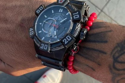 En redes sociales de alias La Bestia, él exhibía siempre sus relojes.