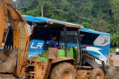 Las maquinarias fueron usadas en diferentes sectores del país para ayudar a la gente.