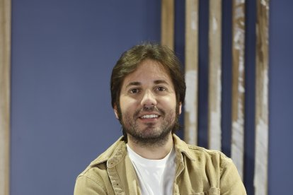 Víctor Aráuz es actor de teatro, cine y televisión, director, guionista y profesor de actuación ecuatoriano.