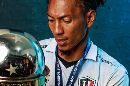 El Choclo Quintero logró su sueño de ganar una corona internacional con los albos.