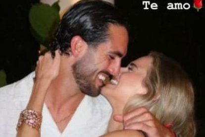 Muestras de amor de Leonardo Campana y su novia.