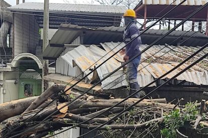 Cables e inmuebles resultaron afectados.