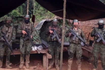Los soldados ecuatorianos junto a policías destruyeron el lugar tras las indagaciones.