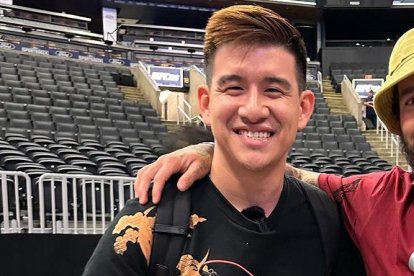 Alex Hsu acompañando a Chito en Boston.